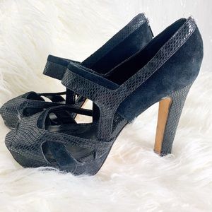 WHite House Black Market black platform sz 8.5